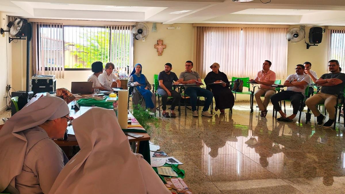 Encontro-de-Formadores-e-Animadores-Vocacionais-da-Regional-de-Minas-Gerais-reflete-sobre-juventude4