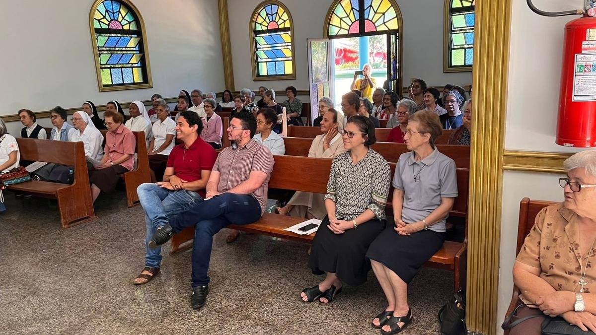 Regional de Brasília reúne a Vida Religiosa para confraternização
