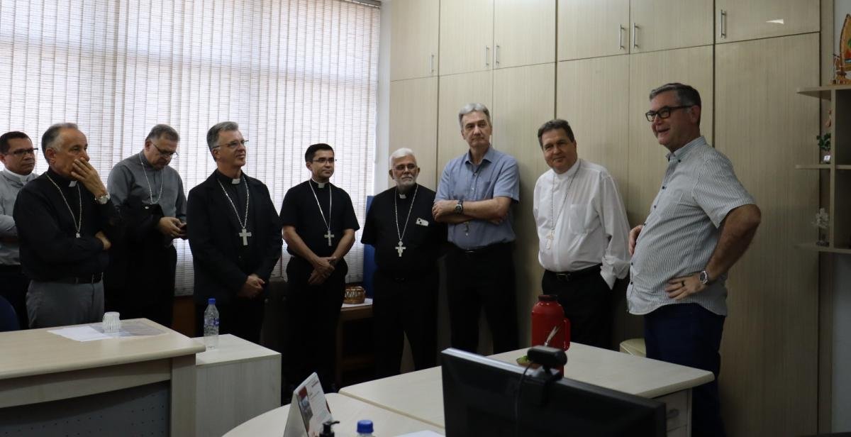 Bispos recém-nomeados pela CNBB visitam a CRB em Brasília