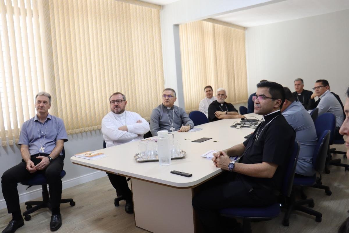 Bispos recém-nomeados pela CNBB visitam a CRB em Brasília