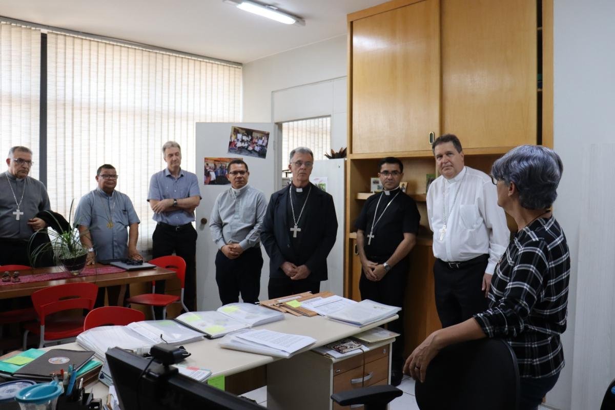 Bispos recém-nomeados pela CNBB visitam a CRB em Brasília