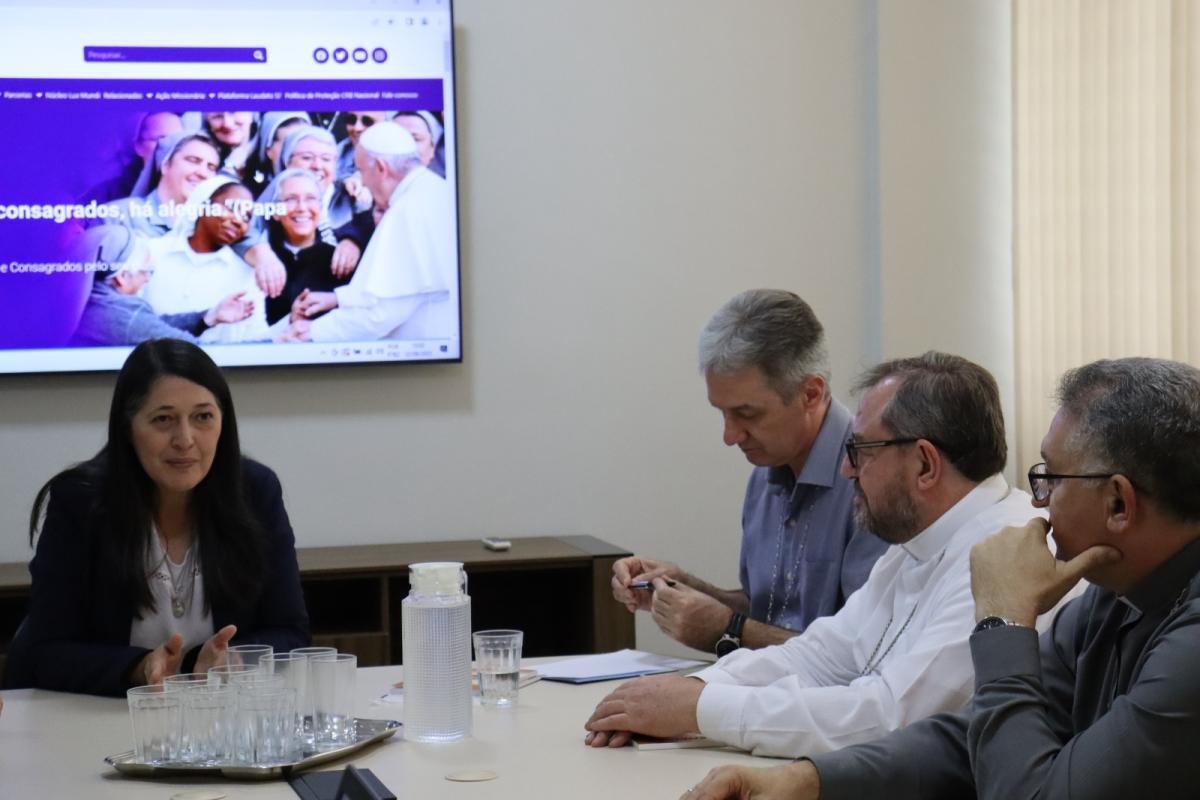 Bispos recém-nomeados pela CNBB visitam a CRB em Brasília