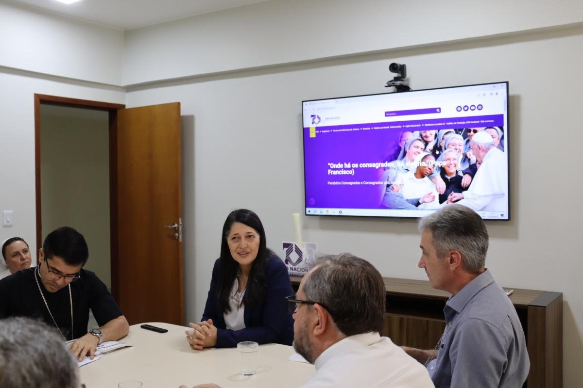 Bispos recém-nomeados pela CNBB visitam a CRB em Brasília