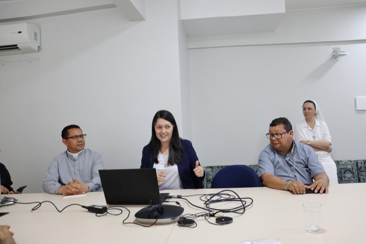 Bispos recém-nomeados pela CNBB visitam a CRB em Brasília