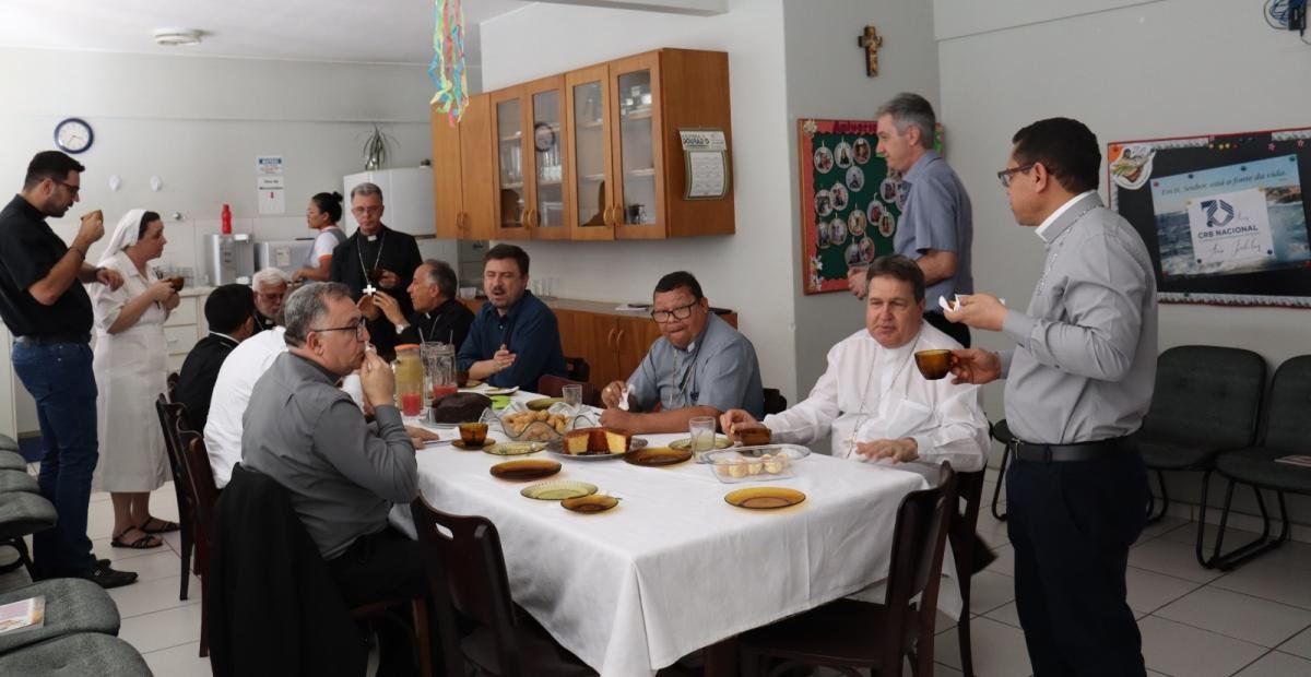 Bispos recém-nomeados pela CNBB visitam a CRB em Brasília