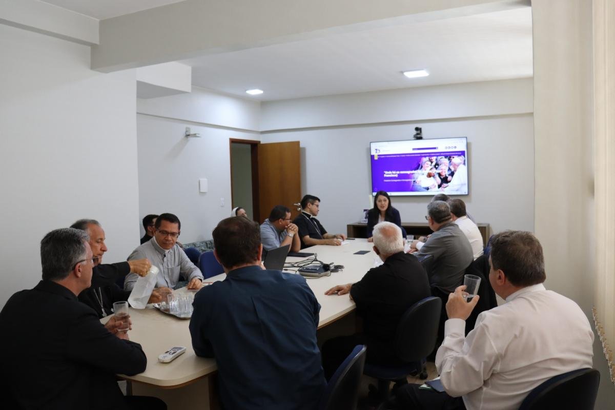 Bispos recém-nomeados pela CNBB visitam a CRB em Brasília