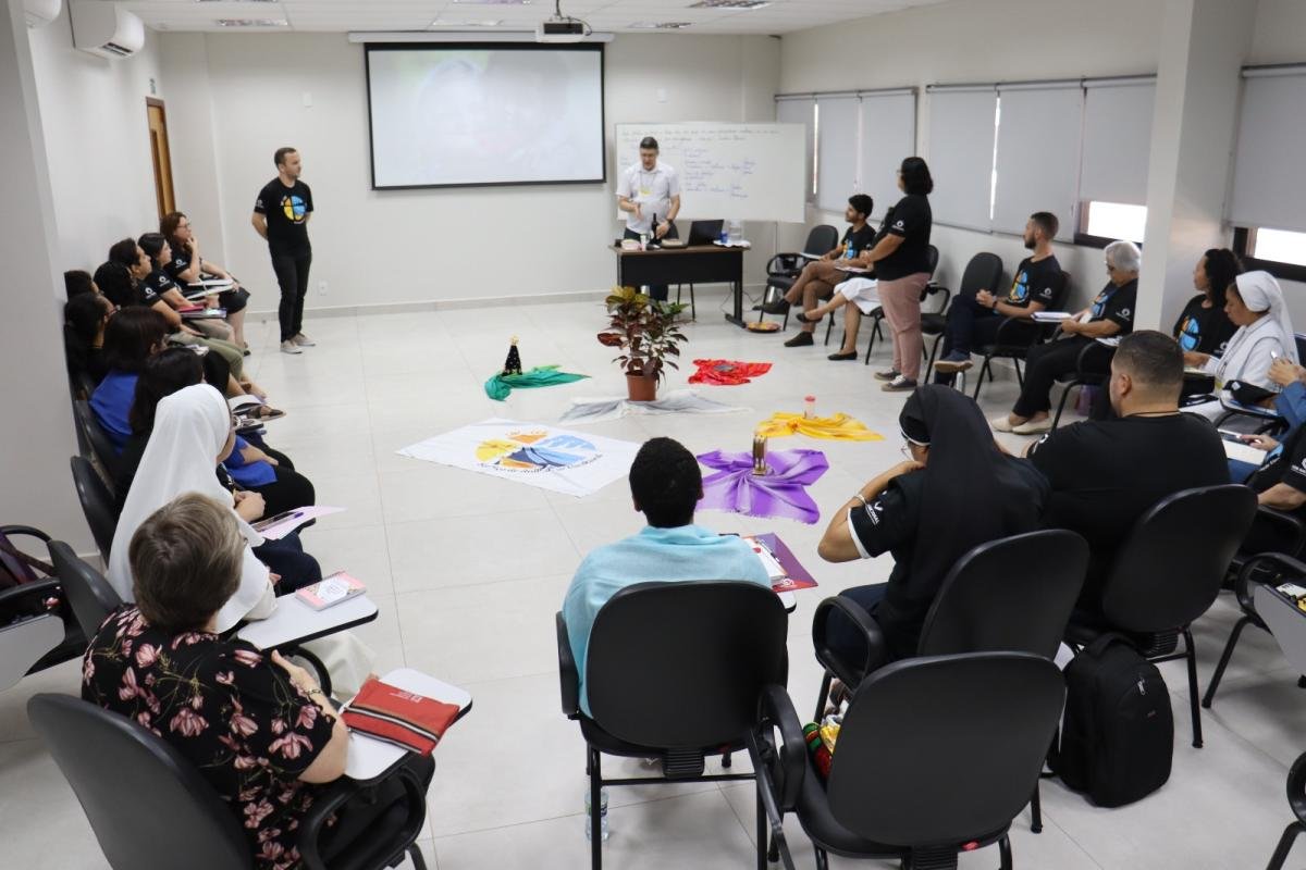Coordenadoras/es do Serviço de Animação Vocacional das Regionais da CRB Nacional se reúnem em Brasília